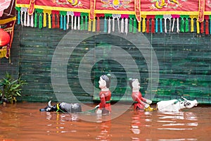 A common Vietnamese traditiA common Vietnamese traditional water puppetry showonal water puppetry show