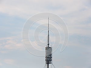 communications antenna with the sky in the daytime background