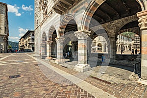   4 2019 locale un turisti sul silenzioso accogliente strade più vicino cattedrale bellissimo Italiano la città 