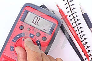 Compact digital multimeter for electric circuits diagnostic