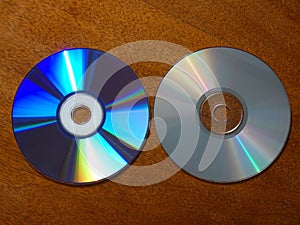 Compact discs difference - empty and full CDs