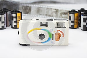 Compact film camera and flim cartridge