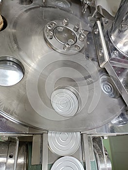 Compact powder pressing machine photo