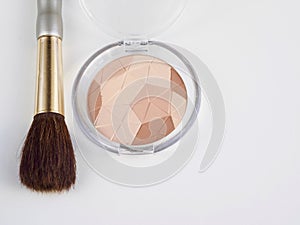 Compact powders and brush