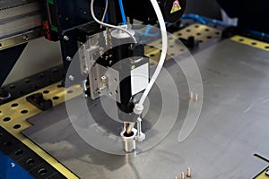 Compact stud welding head