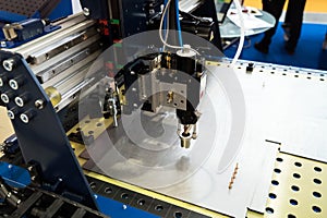 Compact stud welding head