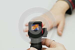 Compact thermal imager shows thermal image