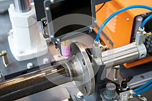 Compact welding head