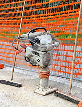 Compacting plate in a road construction site