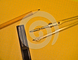 Compass for drawing, pencil and graphite rods