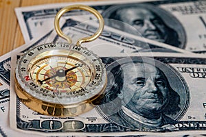 Compass on U.S. banknotes