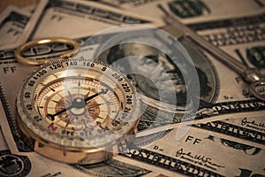 Compass on U.S. banknotes