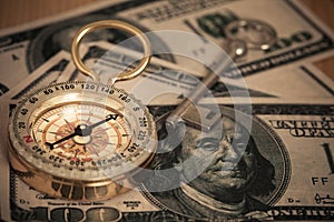 Compass on U.S. banknotes