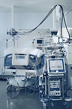 Complex technical equipment in the intensive care unit
