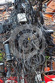 Complicated electric cable.