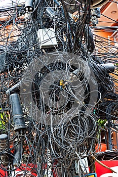 Complicated electric cable.