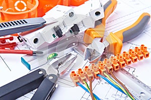 Components for use in electrical installations. Cut pliers, connectors, fuses and wires. Accessories for engineering work.