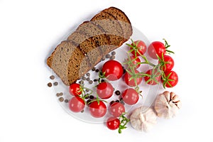 Composition of black bread, tomatoes and garlic