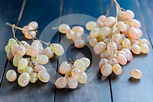 Composition grapes on a black table