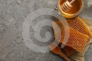 Composition with honeycombs, honey and jars