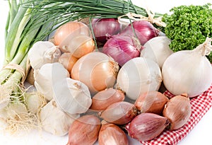 Composition with onions, garlic and shallots