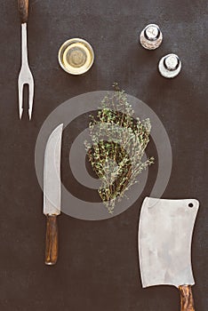 Composition of spices and cutlery
