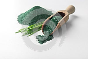 Composition with spirulina algae powder and grass