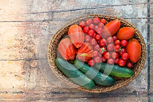 composizione di pomodori e cetrioli photo