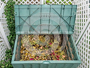 Compost bin