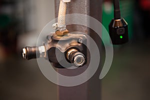 Compressed air pipe system with lock in workshop