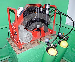 Compressor in the room charging air cylinders