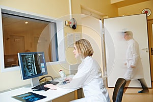 Computed tomography or MRI scanner test analysis