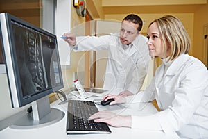 Computed tomography or MRI scanner test analysis