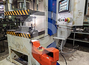 computer controlled medium size hydraulic press brake with tool photo