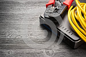 Computer network cable crimper