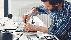 Computer repair service electronic hardware support