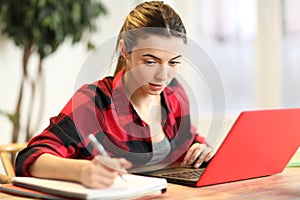 Concentrated student e-learning using laptop