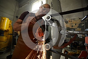 Blacksmith sharpening knife