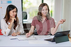 Concept of business office woman working,à¸º Businesswoman working with investment plan with her partner and analyzing document