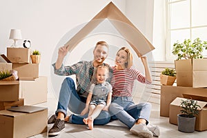 Familia en nuevo casa 