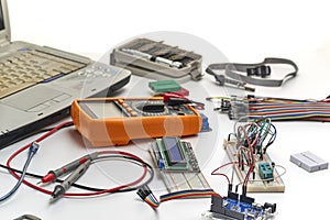 The concept of a microprocessor device assembled on a breadboard