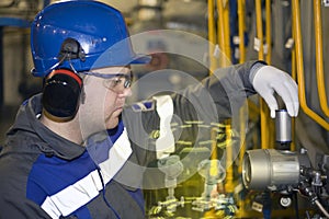 Concept-new technology for the control and quality of equipment: an engineer for the repair of instrumentation produces