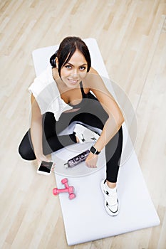 Concept of sport and healthy lifestyle. Cute brunette working out at a gym