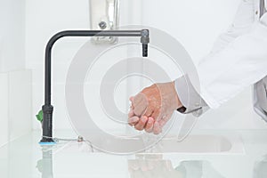 concept surgeon washing hands