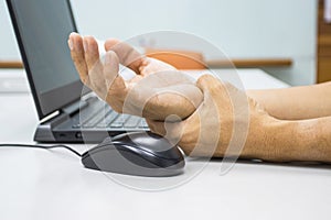Concept Tenosynovitis is the most common tendon inflammation of the wrist time of use of the personal computer