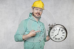 Concept of time in matters of construction, builder and clock