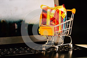 Concepts about online shopping that consumers can buy things directly from their home