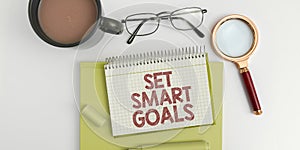 Conceptual display Set Smart Goals. Internet Concept Establish achievable objectives Make good business plans