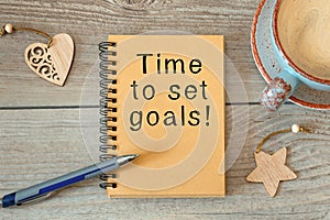 Conceptual manuscript showing Time to set goals. Clarify your ideas and use your time wisely