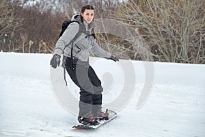 Concerned face of a beginner snowboarder